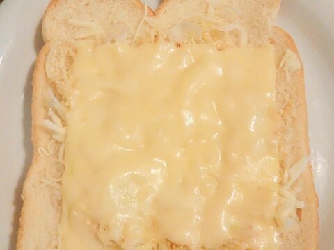 たらことキャベツのチーズパン